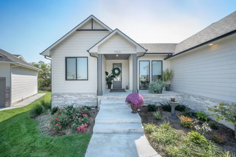 1023 W Silverstone Ct, Andover, KS 67002 - Image #2