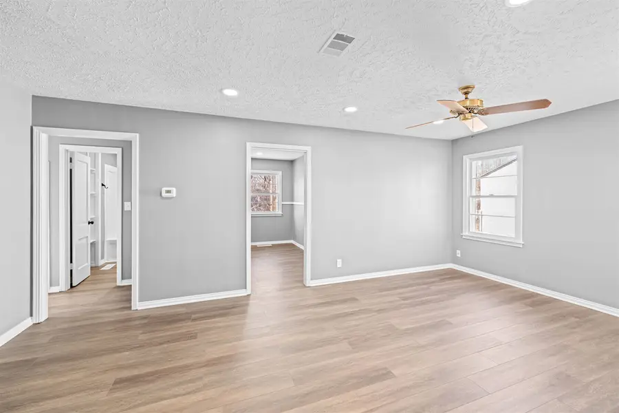 866 Seneca Ave, Salina, KS 67401 - Image #3