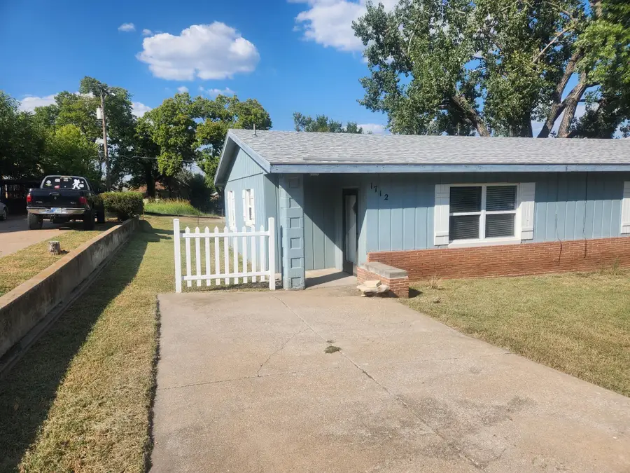 1712 Simpson Ave, Winfield, KS 67156 - #2