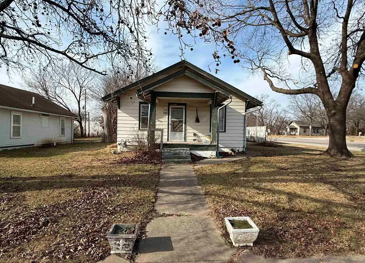 203 S High St, Eureka, KS 67045 - Image #1