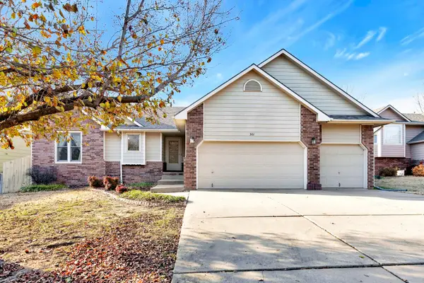 301 N Walnut Creek Dr, Derby, KS 67037