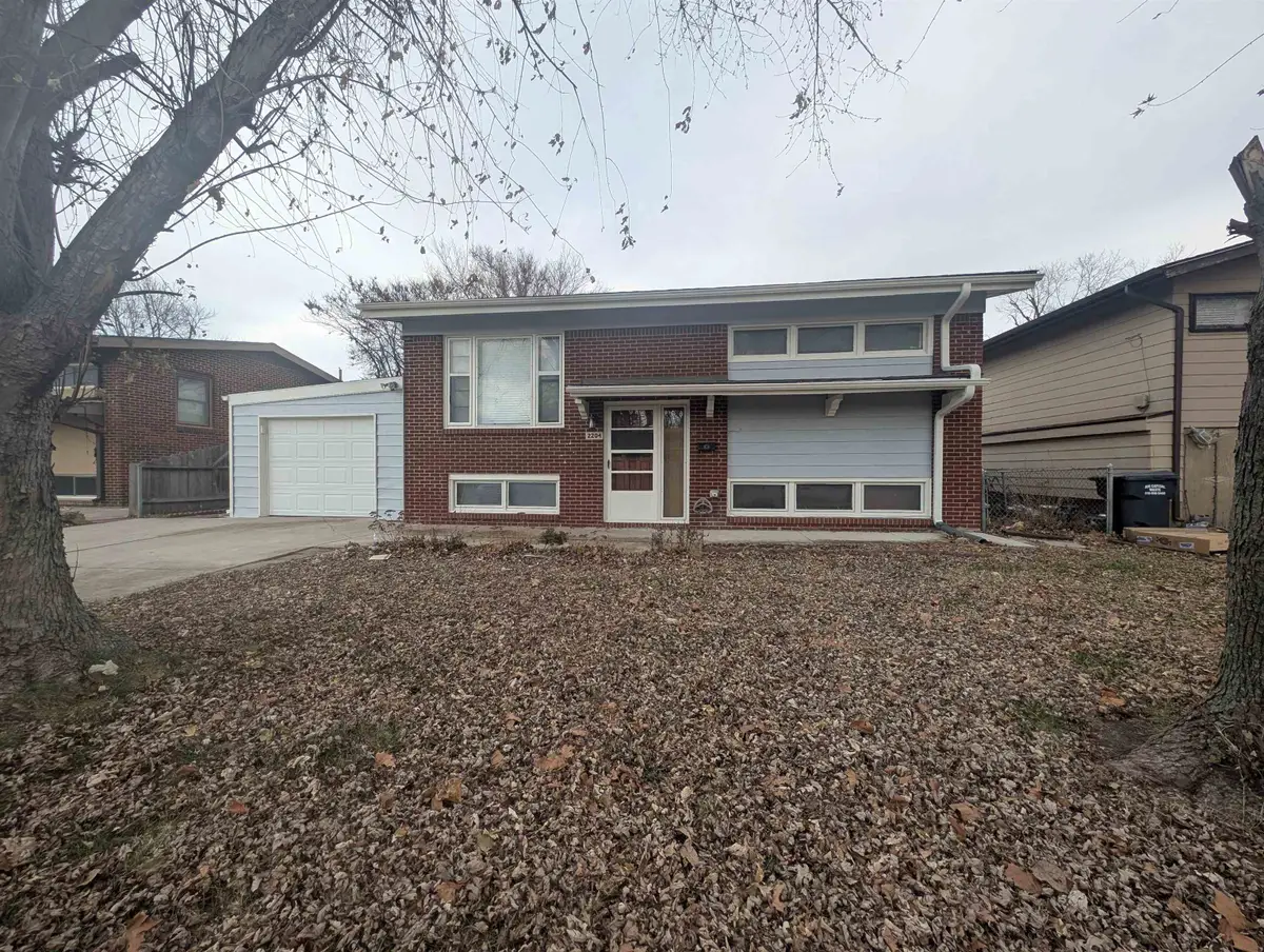 2204 S Bennett St, Wichita, KS 67213 - Image #1