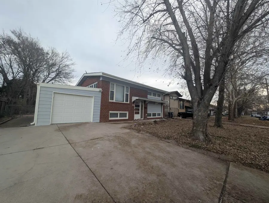 2204 S Bennett St, Wichita, KS 67213 - Image #2