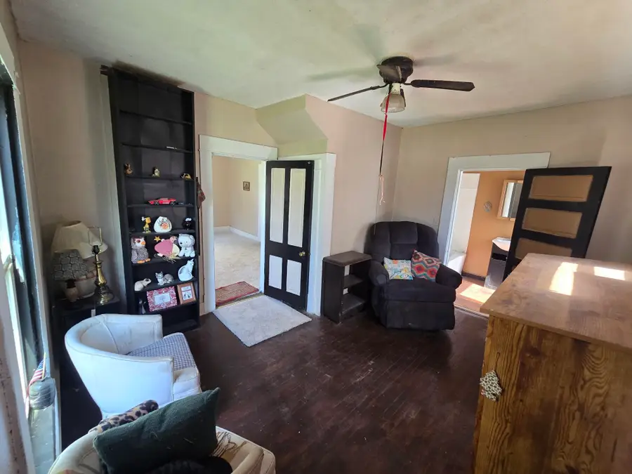 318 E 7th Ave, Winfield, KS 67156 - #3