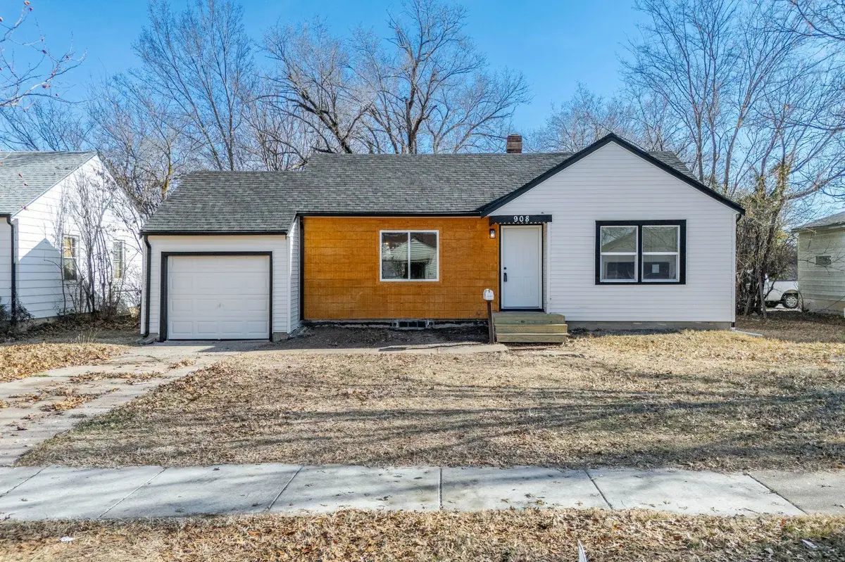 908 N Ridgewood Dr, Wichita, KS 67208 - Image #1