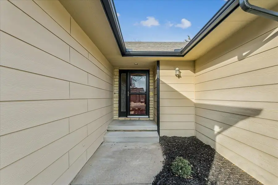 1208 E Dirck St, Haysville, KS 67060 - Image #2