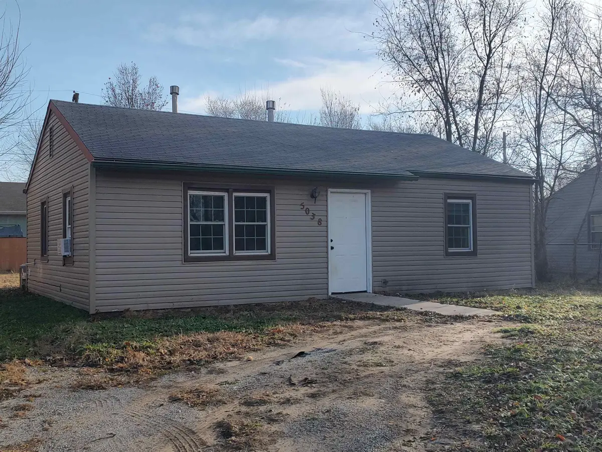 5038 S Meadowview Ave, Wichita, KS 67216 - Image #1
