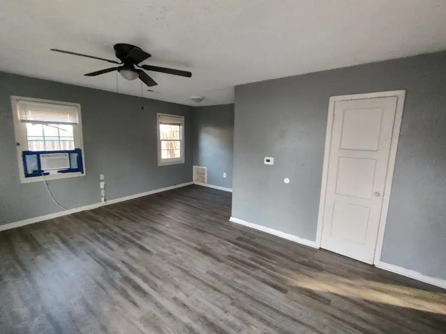 5038 S Meadowview Ave, Wichita, KS 67216 - Image #2