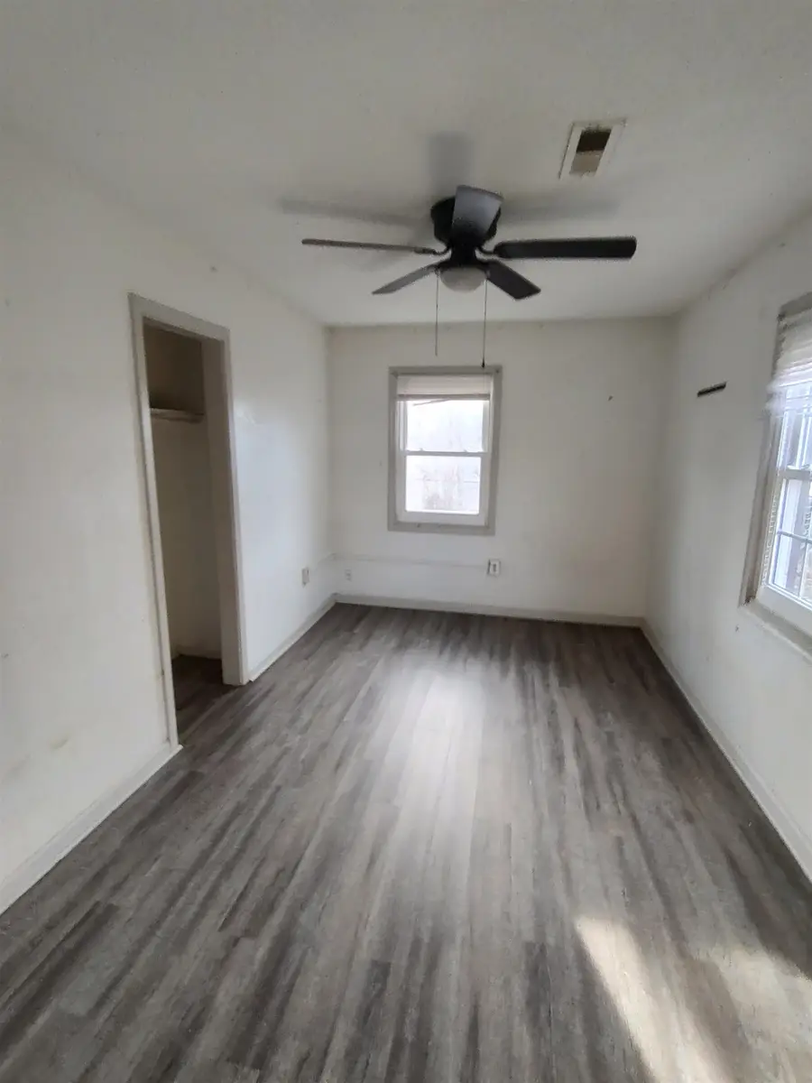 5038 S Meadowview Ave, Wichita, KS 67216 - Image #3