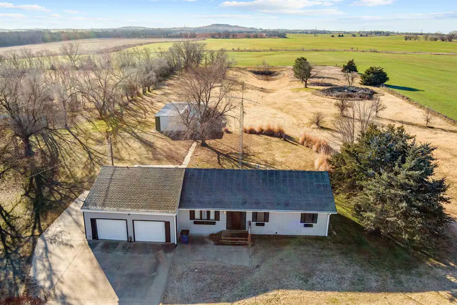 4848 E Country Club Rd, Salina, KS 67401 - Image #2