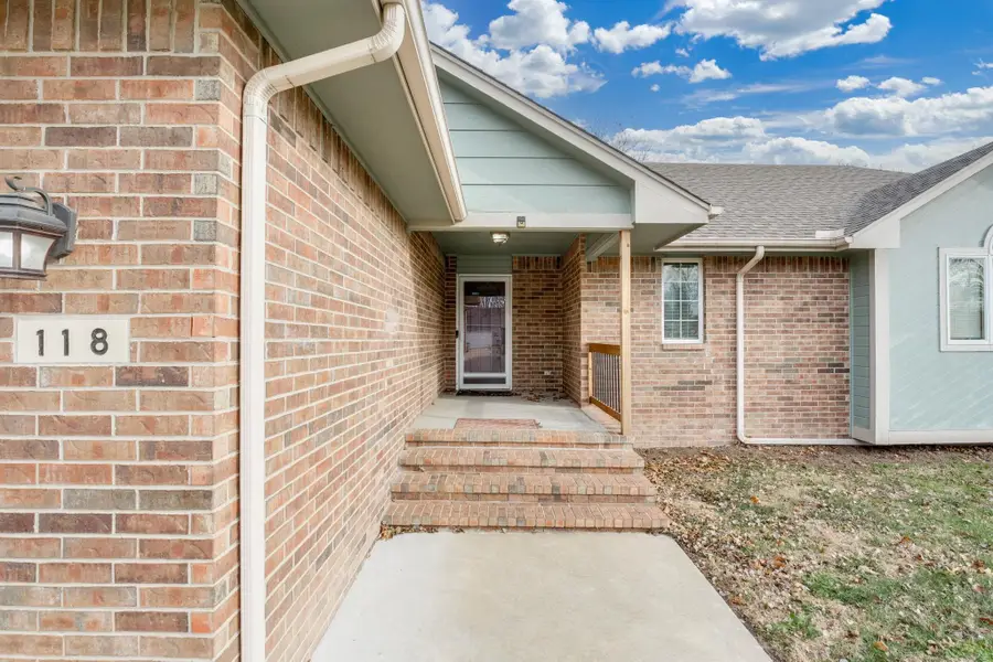 118 Chapel Dr, Andover, KS 67002 - Image #3