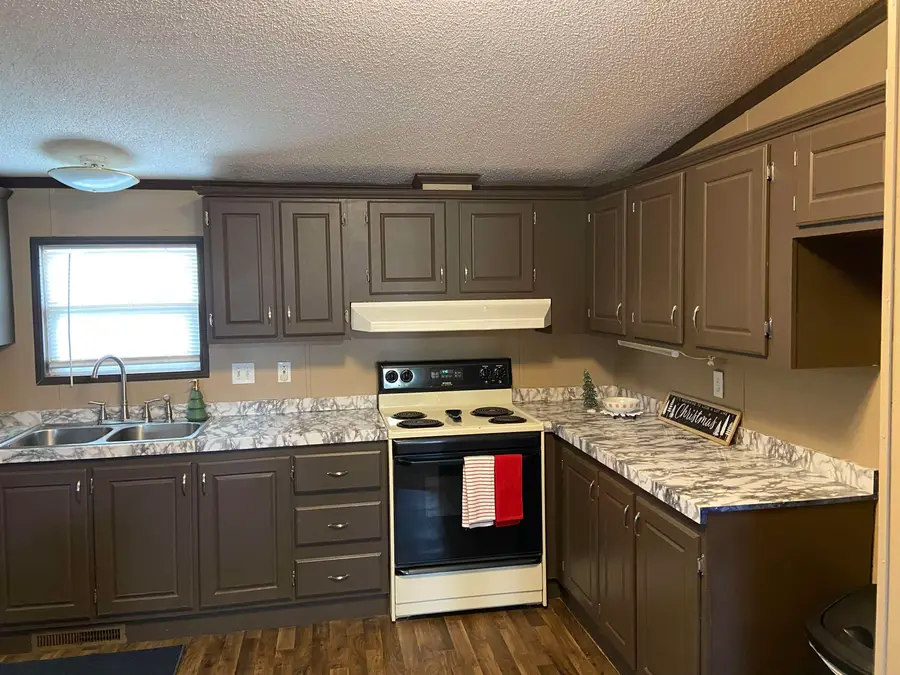 2001 E 53rd St S, Wichita, KS 67216-3345 - Image #2