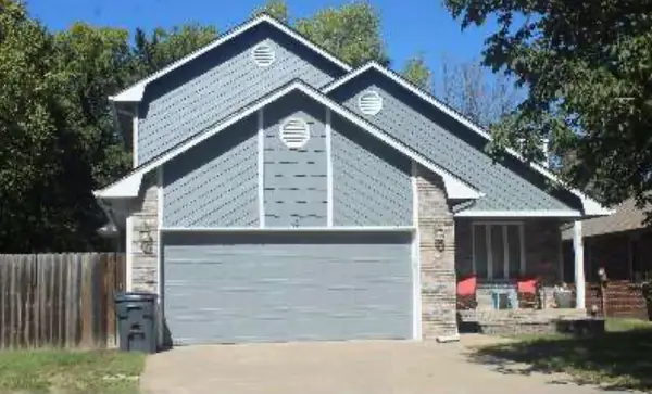 2414 S Yellowstone Ct, Wichita, KS 67215