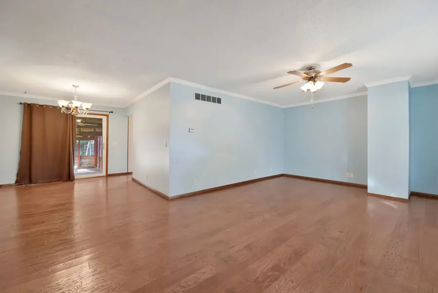 635 N Wolf St, Cheney, KS 67025 - Image #2