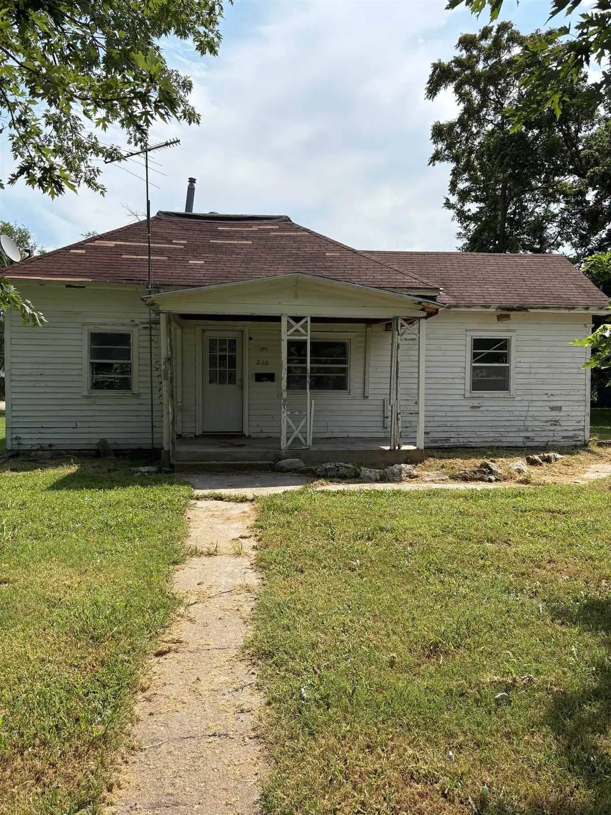 210 N Roosevelt, Marion, KS 66861 - Image #1