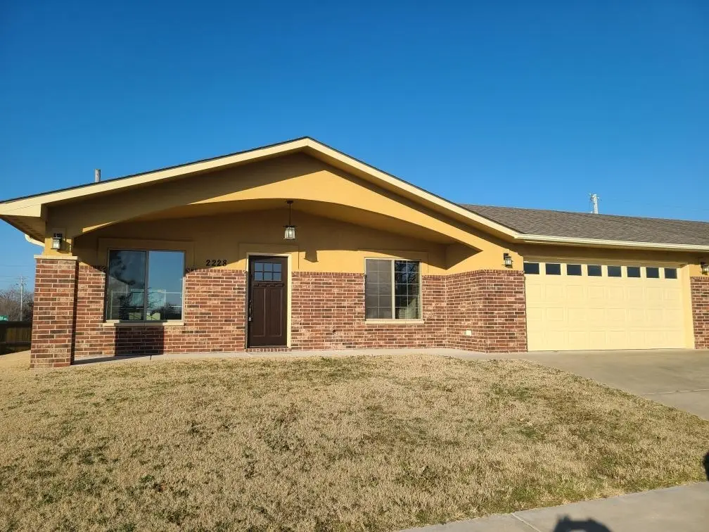 2228 Cottonwood Ct, Winfield, KS 67156 - Image #1