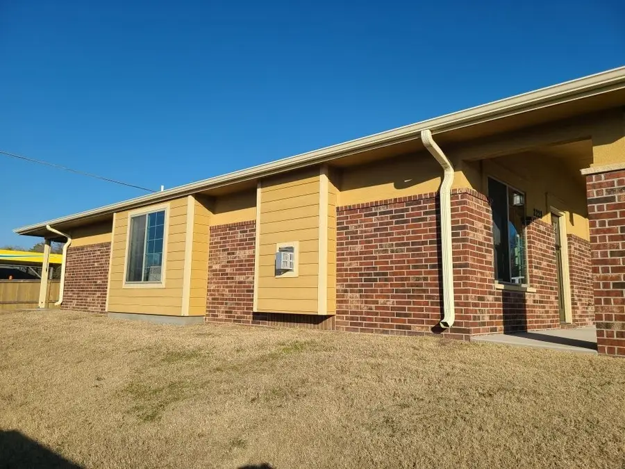 2228 Cottonwood Ct, Winfield, KS 67156 - Image #3