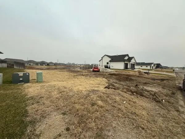 7312 E Pheasant Ridge St, Bel Aire, KS 67226
