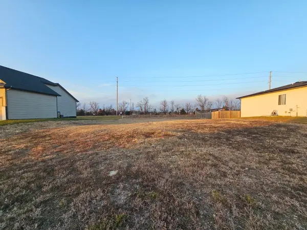 436 S Sweetwater Rd, Maize, KS 67101