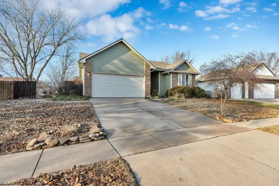 1630 E Windwood Cir, Derby, KS 67037 - Image #2