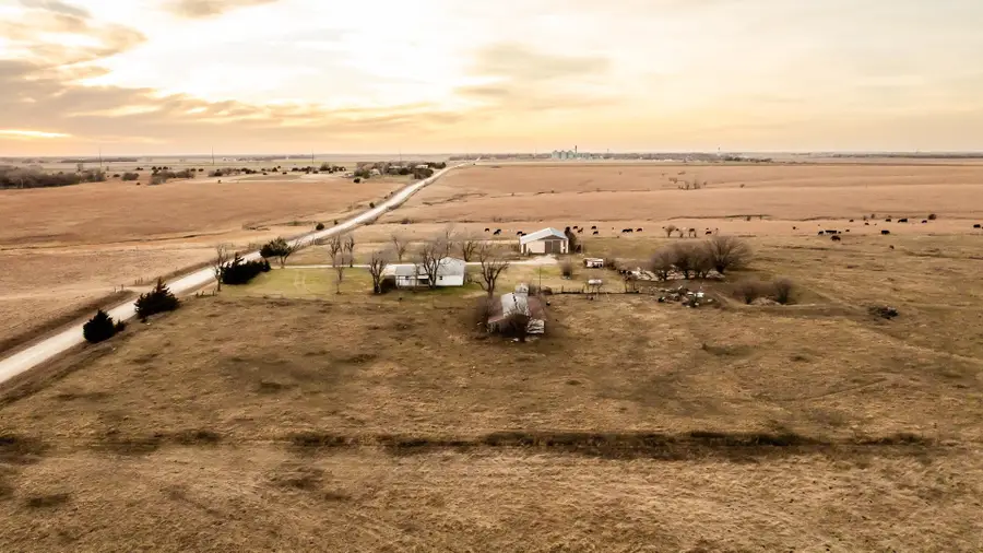 2904 10th St, Burns, KS 66840 - Image #2