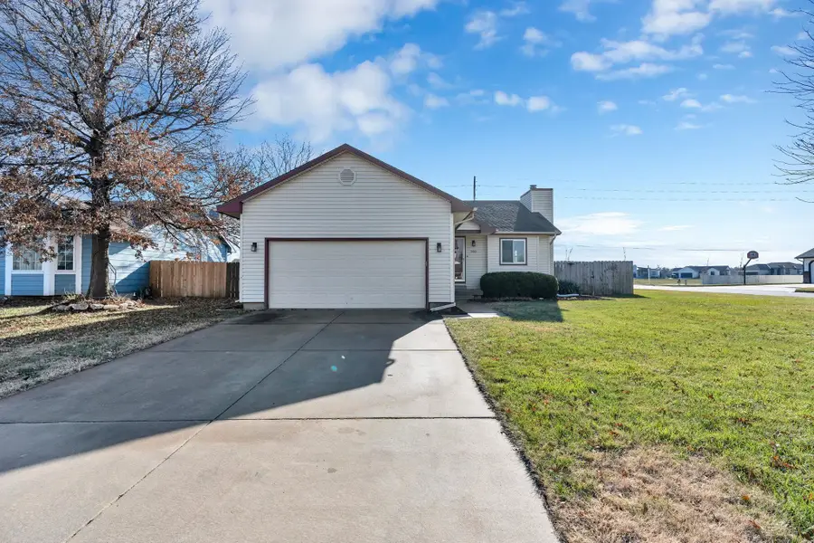 903 E Stetson Cir, Maize, KS 67101 - Image #2