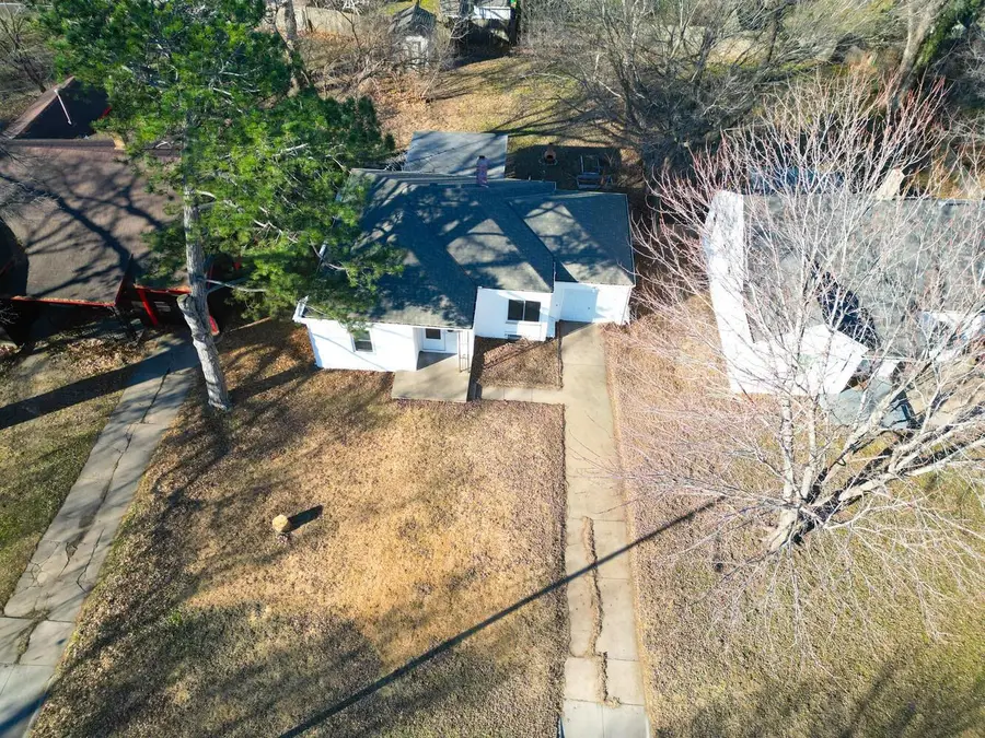 631 S Roosevelt St, Wichita, KS 67218 - Image #2