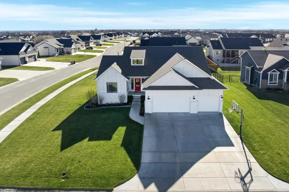 2733 N Eagle Ct, Wichita, KS 67226 - Image #1