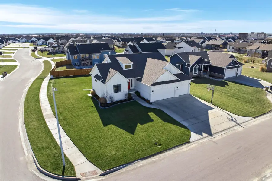 2733 N Eagle Ct, Wichita, KS 67226 - Image #2