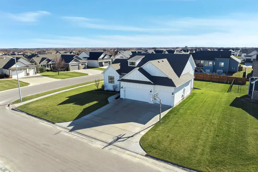 2733 N Eagle Ct, Wichita, KS 67226 - Image #3