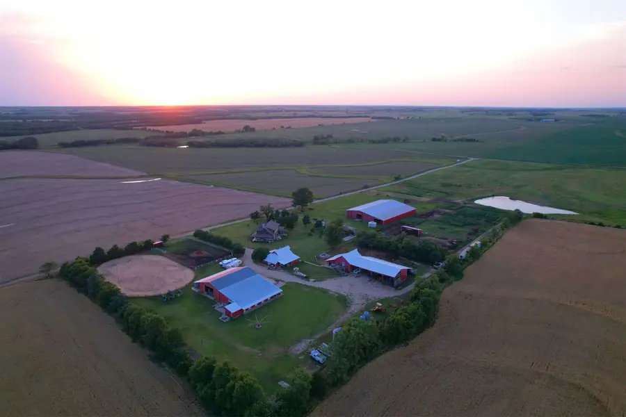 3266 Dove Rd, Abilene, KS 67410 - #2