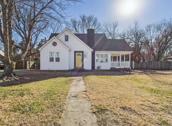 215 E Kelly Ave, Augusta, KS 67010