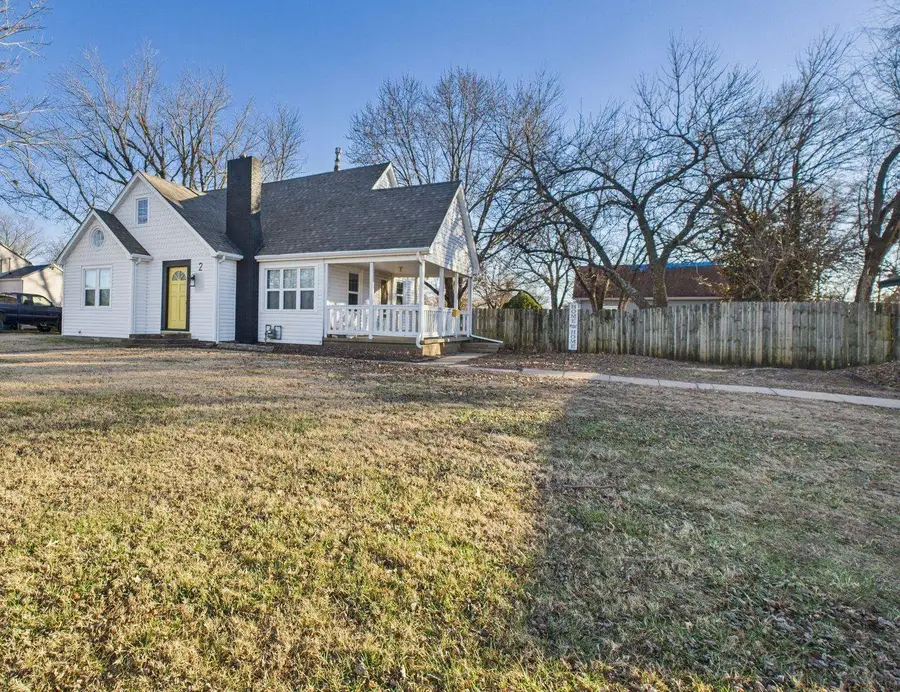 215 E Kelly Ave, Augusta, KS 67010 - Image #3