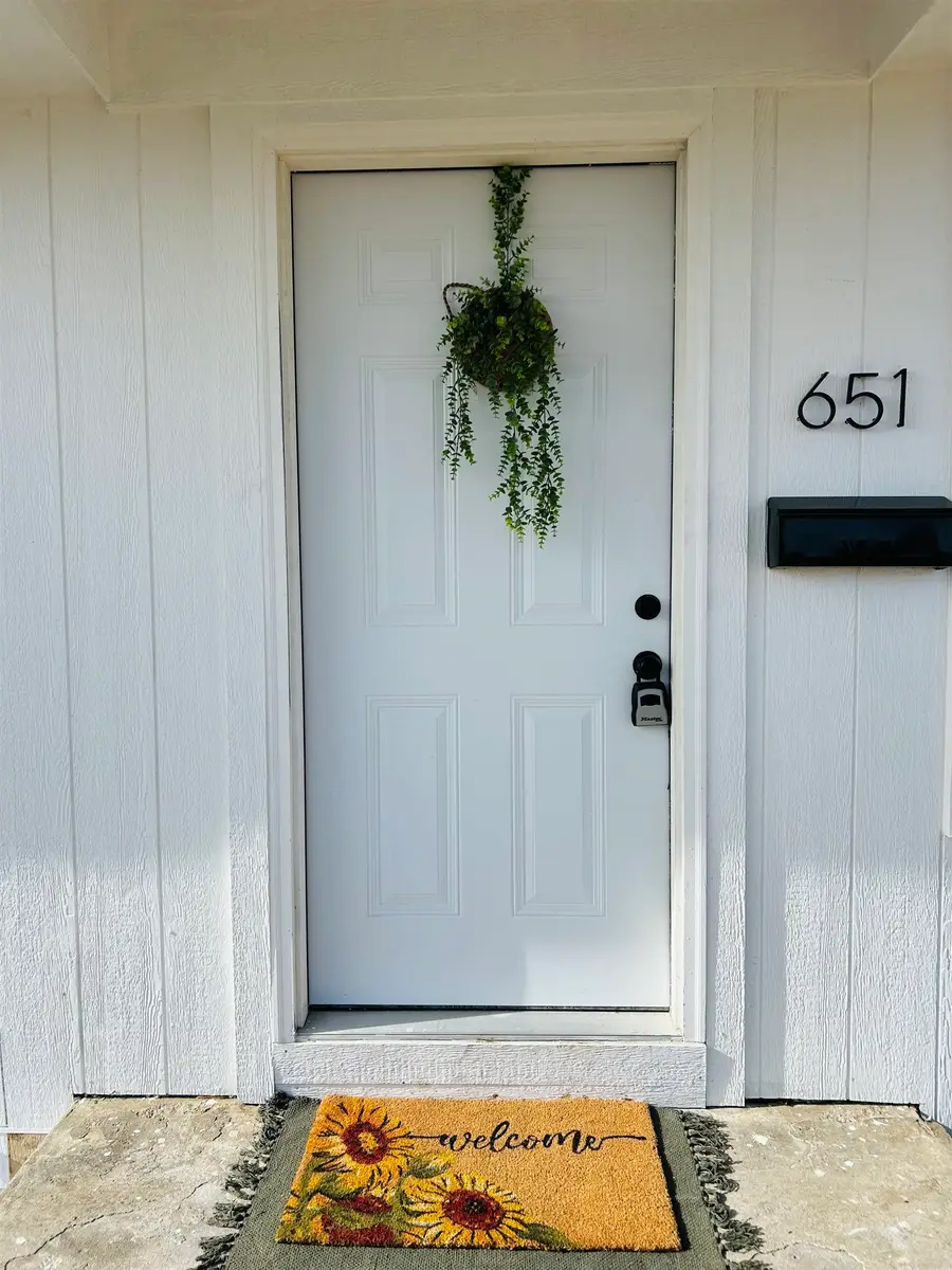 651 N Edgemoor St, Wichita, KS 67208 - Image #2