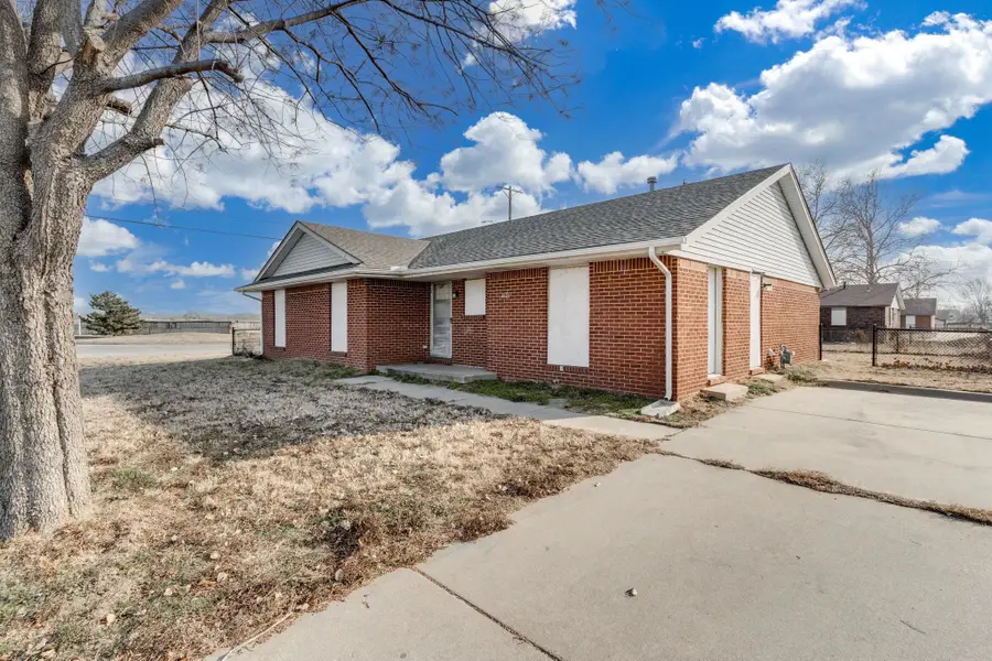1621 E Berkeley St, Wichita, KS 67216 - Image #2