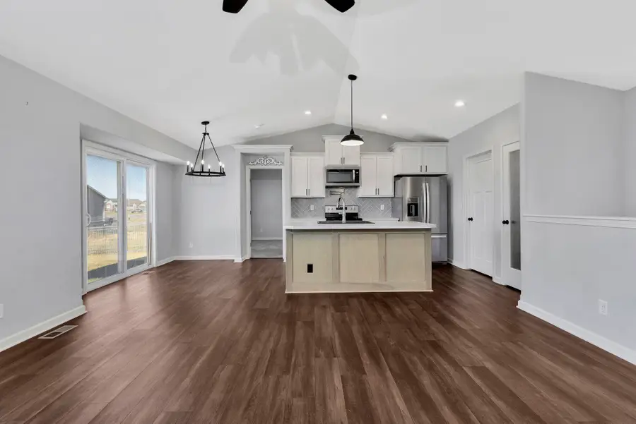 707 W Country Lakes Pl, Haysville, KS 67060 - Image #2