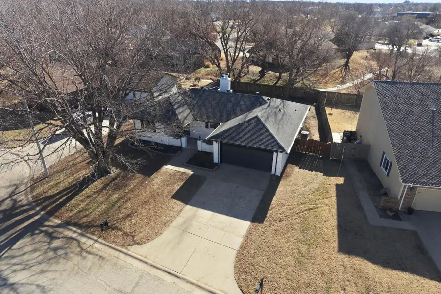 2540 N Claiborn Cir, Wichita, KS 67226 - Image #2