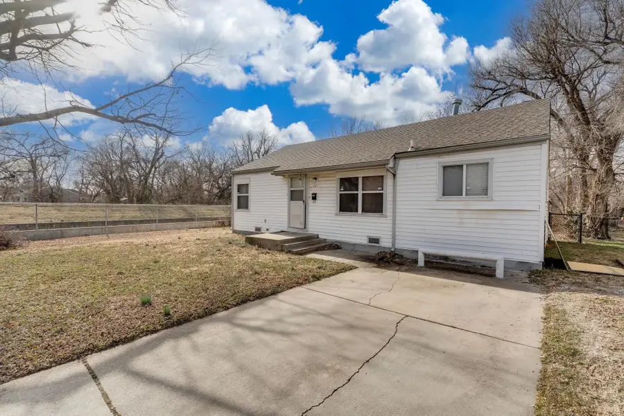 701 N Spruce St, Wichita, KS 67214 - Image #2