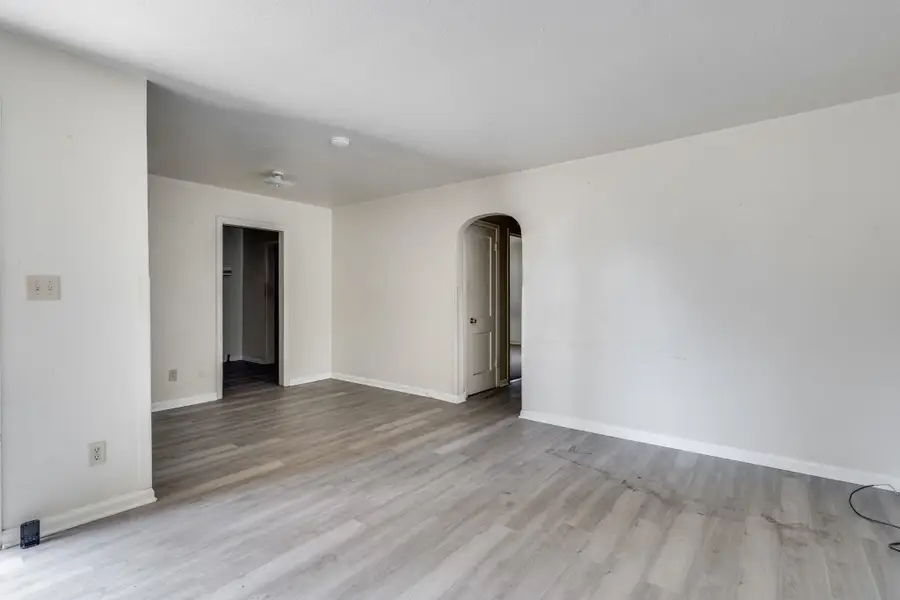 827 N Poplar St, Wichita, KS 67214 - Image #2