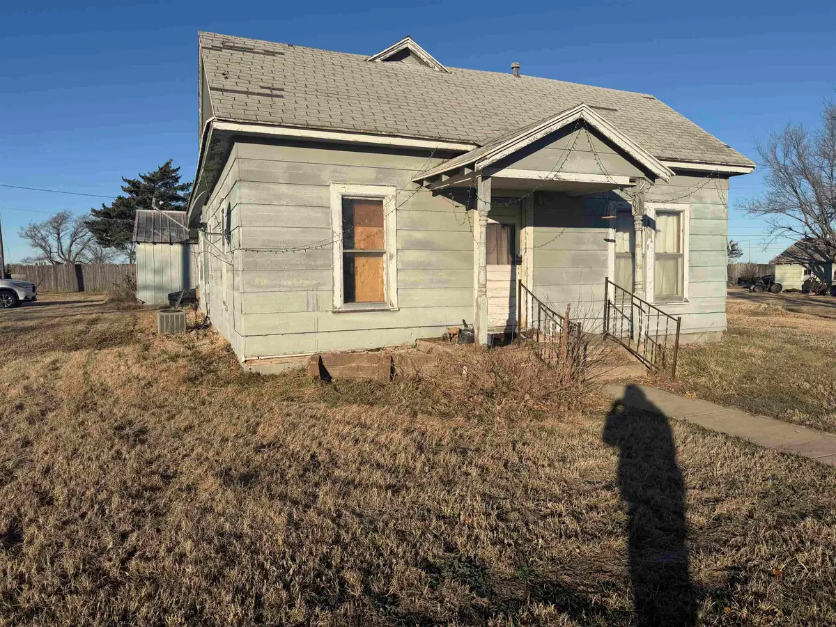 303 N Colorado Ave, Burrton, KS 67020 - Image #1