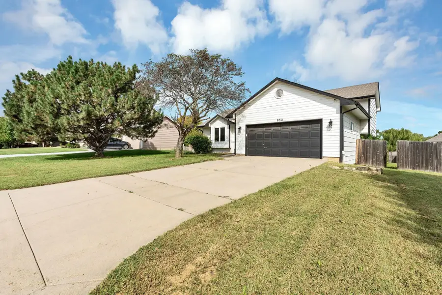 832 E Hawthorne Dr, Derby, KS 67037 - Image #3