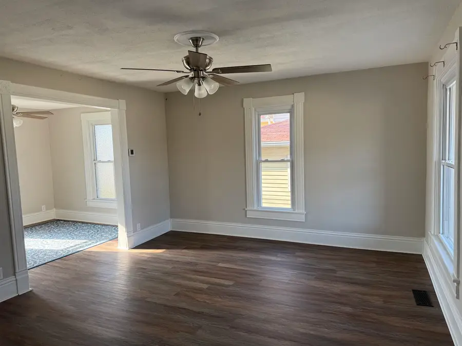 427 E 11th St, Newton, KS 67114 - Image #3