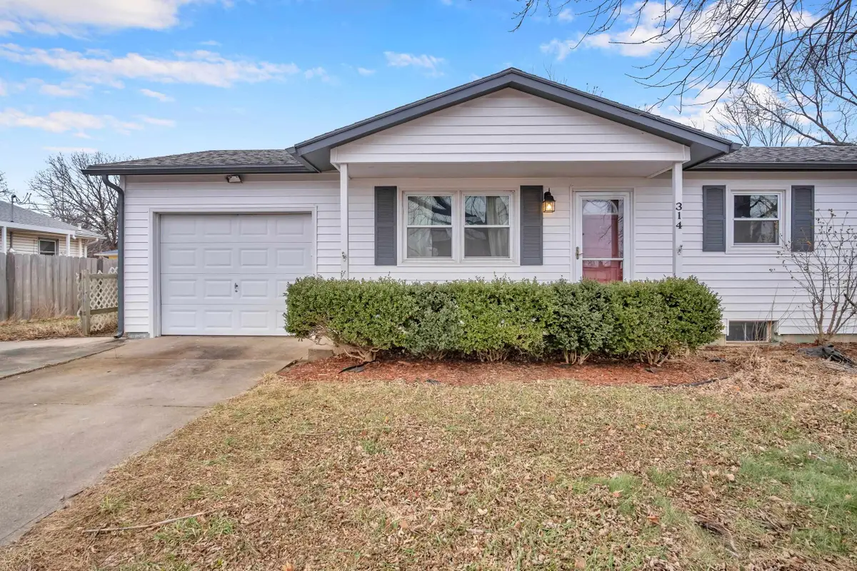 314 Estelle Ave, Newton, KS 67114 - Image #1