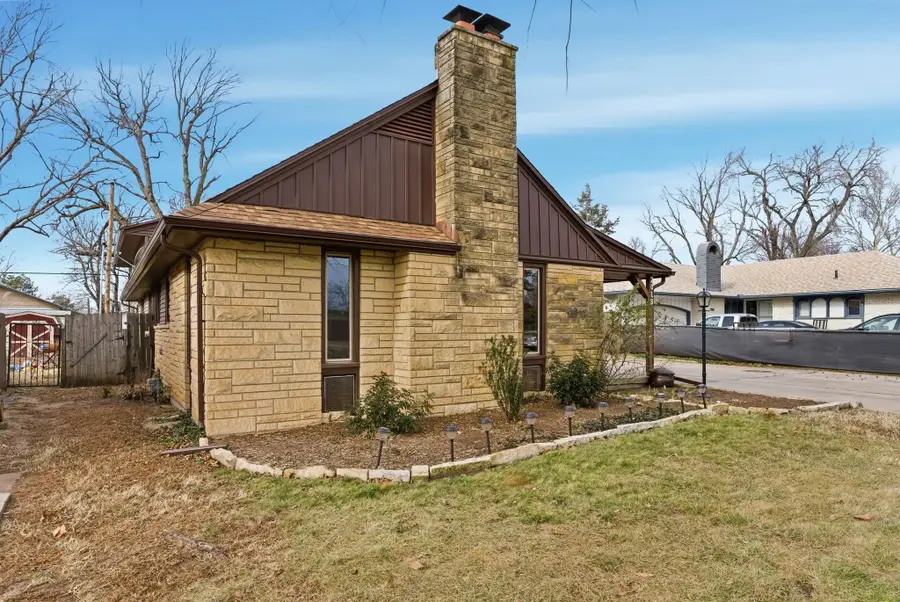 2019 N Westridge Dr, Wichita, KS 67203 - Image #2