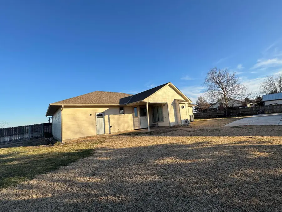 615 Morningside St, Norwich, KS 67118 - Image #2