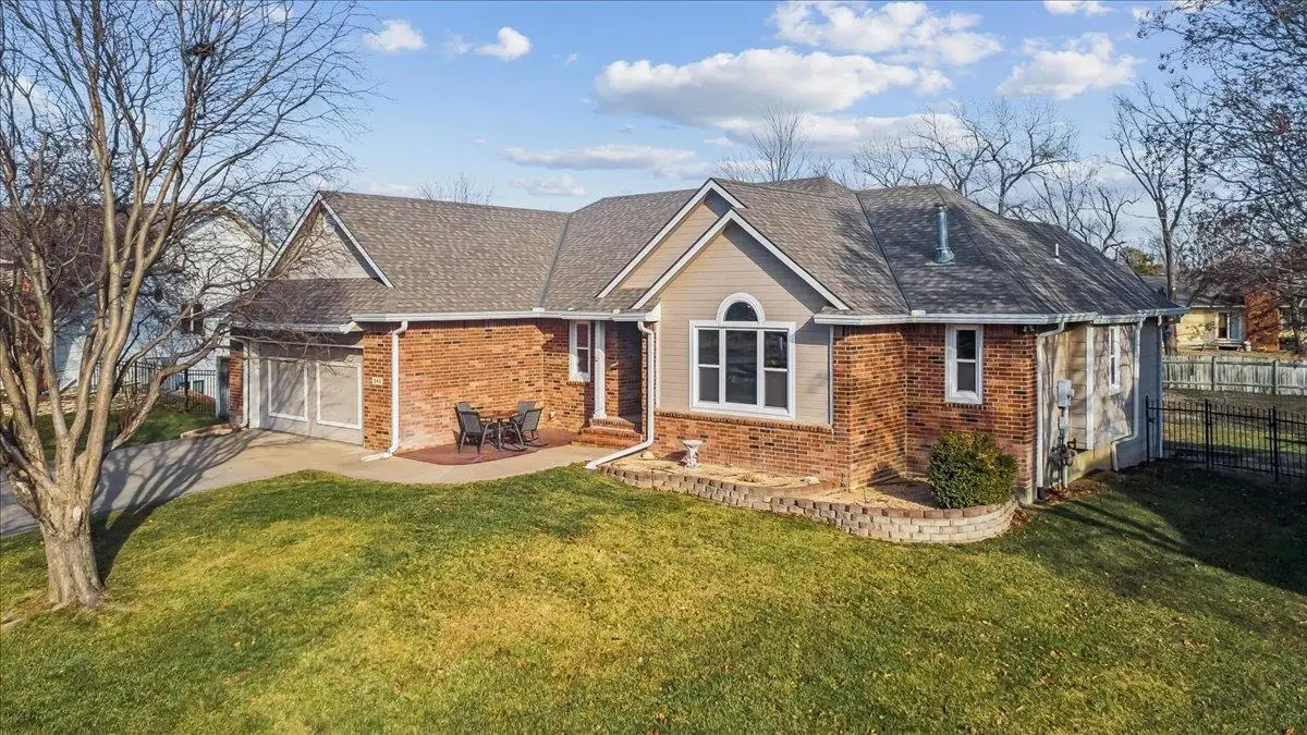 240 N Bent Tree Ct, Andover, KS 67002 - Image #1