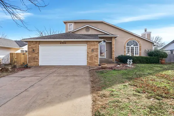 8905 E Parkmont Dr, Wichita, KS 67207