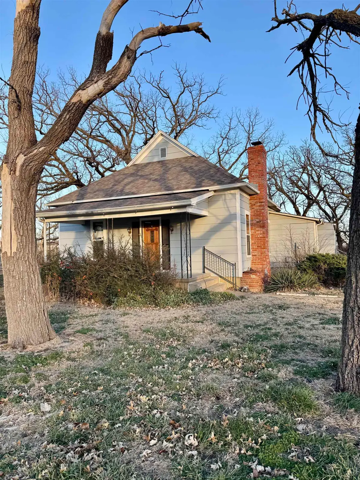 524 S Harvey Ave, Burrton, KS 67020 - Image #1