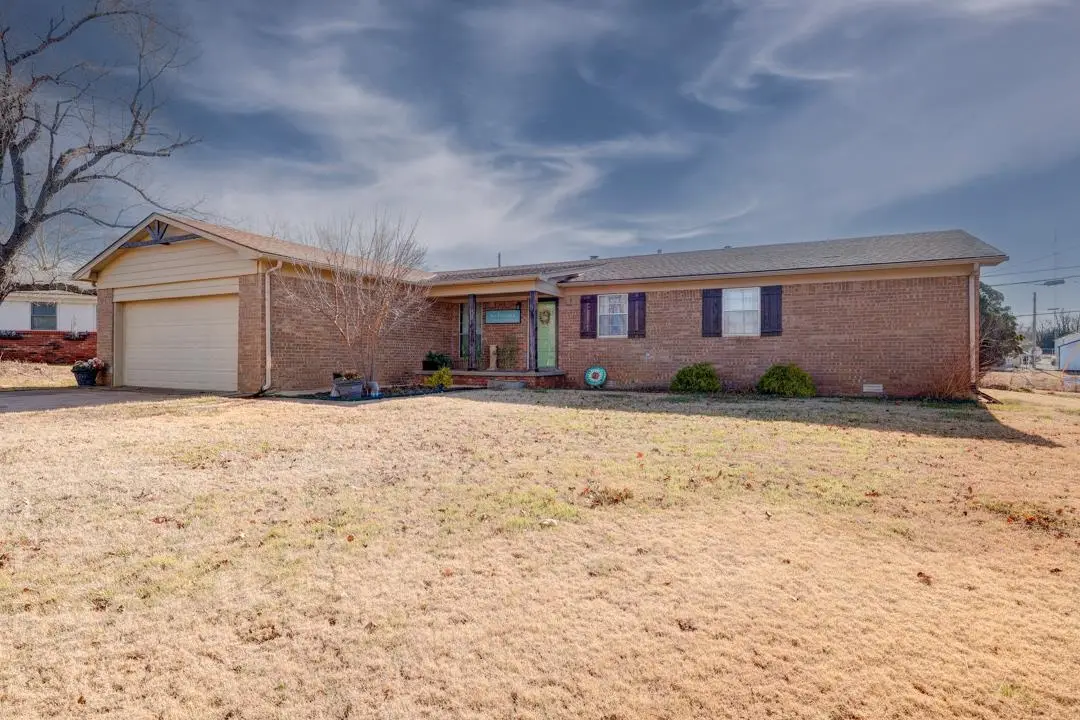 3 Lake Park Ct, Winfield, KS 67156 - Image #1