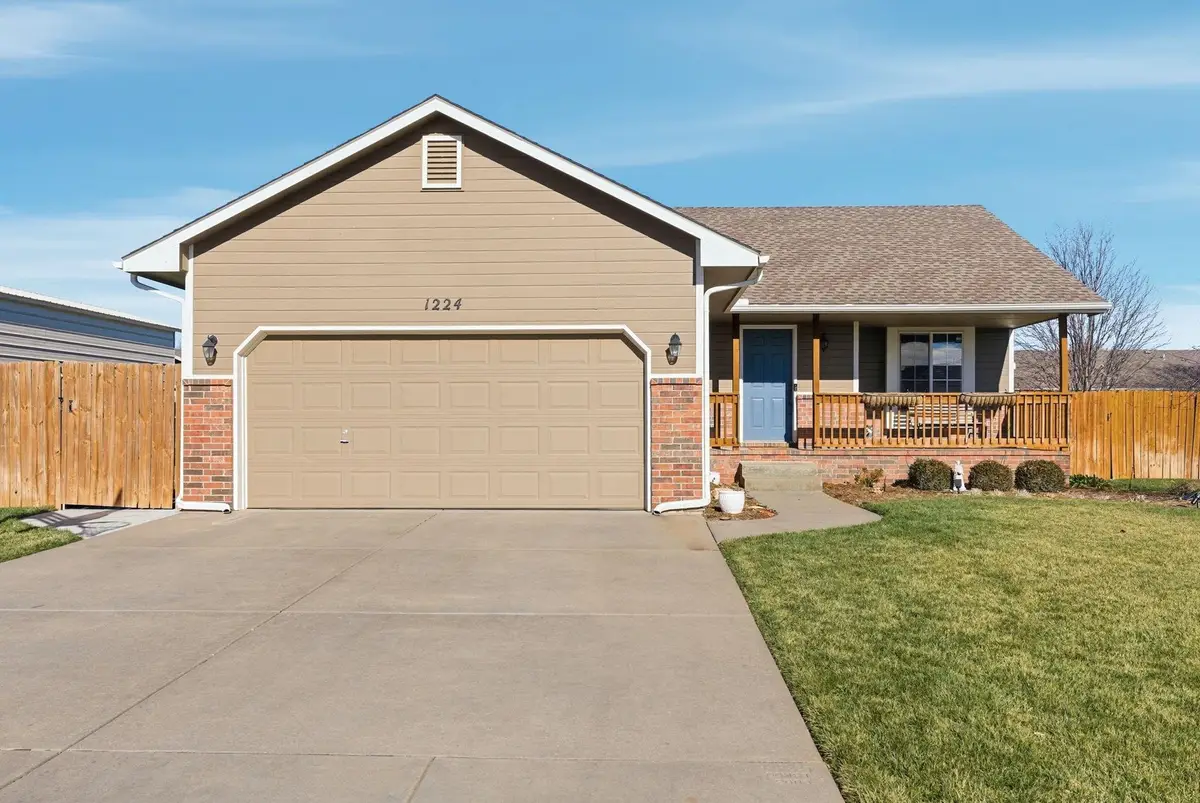 1224 E Ridgeview Ct, Clearwater, KS 67026 - Image #1